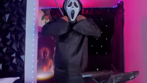 Snapshot of bastian_ruiz chatting on 10/31/25, 05:08 bastian online show from 10/31/25, 05:08