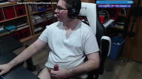 Snapshot of baterricky chatting on 11/15/25, 04:25 Ricky online show from 11/15/25, 04:25