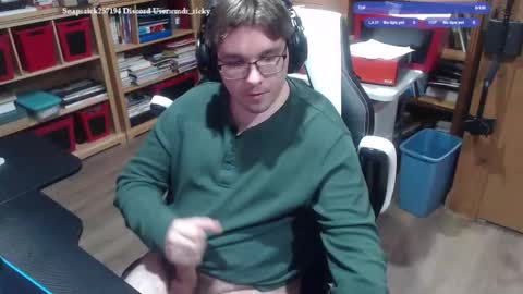 Snapshot of baterricky chatting on 12/04/25, 11:13 Ricky online show from 12/04/25, 11:13