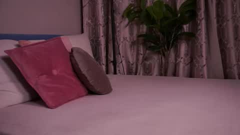 Snapshot of bb_pls chatting on 10/24/25, 10:06 bb_pls online show from 10/24/25, 10:06