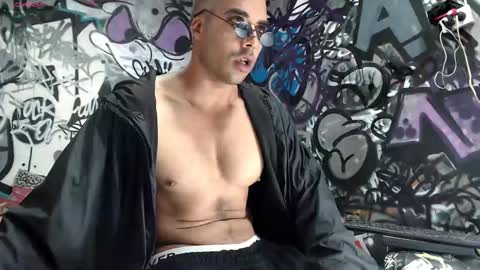 Snapshot of bbc_monster1 chatting on 02/18/25, 01:22 Justin online show from 02/18/25, 01:22