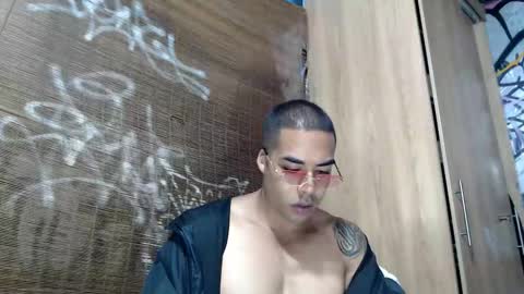 Snapshot of bbc_monster1 chatting on 10/26/25, 04:18 Justin online show from 10/26/25, 04:18