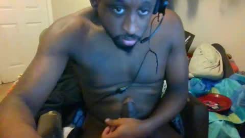 Snapshot of bbc_rocker chatting on 12/18/24, 01:45 rocker n queen online show from 12/18/24, 01:45