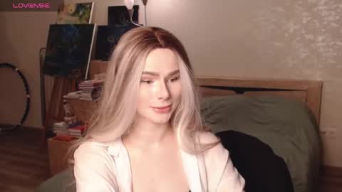 Snapshot of bbj_one chatting on 10/19/25, 01:45 bbj_one online show from 10/19/25, 01:45