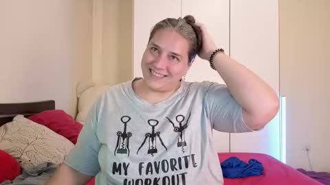 Love online show from 09/29/25, 09:41