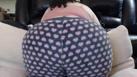 Snapshot of bbwmilfforcamfun chatting on 11/18/25, 03:05 Julie online show from 11/18/25, 03:05