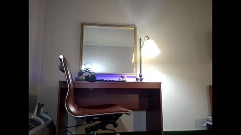 Snapshot of bdemi chatting on 12/19/25, 11:17 Bdemi online show from 12/19/25, 11:17