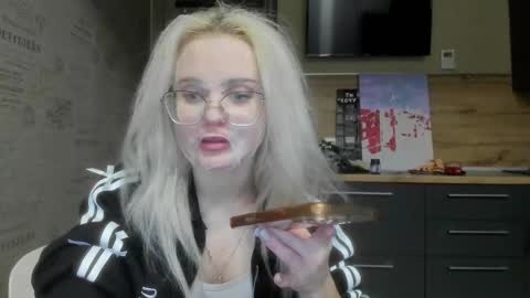 Summer BABY online show from 02/19/25, 07:05