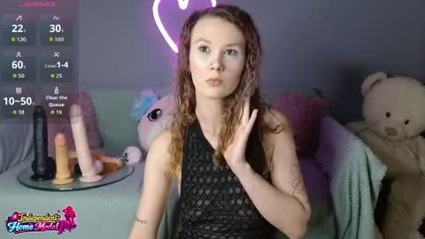 Snapshot of bea_doll chatting on 06/07/26, 02:37 Bea online show from 06/07/26, 02:37