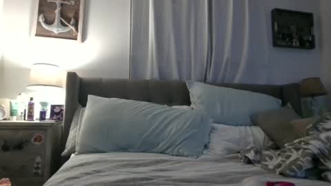 Snapshot of beach_bunny69 chatting on 10/10/25, 05:17 Emma online show from 10/10/25, 05:17