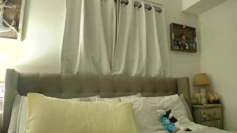 Snapshot of beach_bunny69 chatting on 12/16/25, 05:45 Emma online show from 12/16/25, 05:45