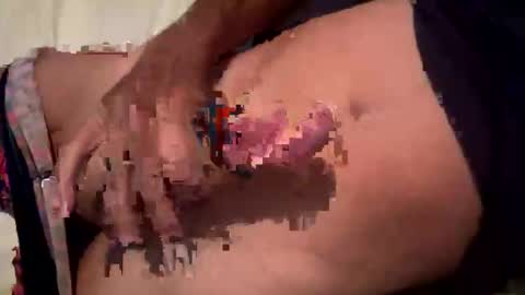 Snapshot of beachguy469 chatting on 10/21/25, 02:45 BeachGuy online show from 10/21/25, 02:45