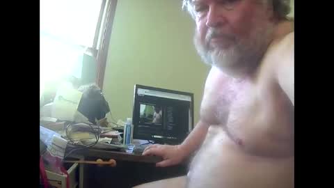 Snapshot of bear8620 chatting on 05/28/26, 02:58 bear online show from 05/28/26, 02:58