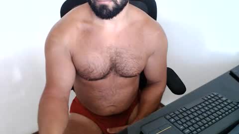 Snapshot of beard_top_guy chatting on 11/12/25, 04:40 Beard Guy online show from 11/12/25, 04:40