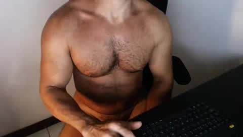 Snapshot of beard_top_guy chatting on 11/17/25, 01:28 Beard Guy online show from 11/17/25, 01:28