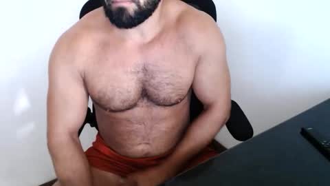 Snapshot of beard_top_guy chatting on 11/19/25, 05:46 Beard Guy online show from 11/19/25, 05:46