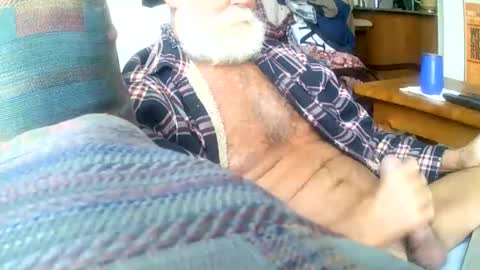 Snapshot of beardbushy chatting on 01/26/25, 07:09 beardbushy online show from 01/26/25, 07:09