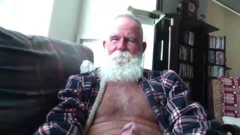Snapshot of beardbushy chatting on 09/09/25, 04:28 beardbushy online show from 09/09/25, 04:28