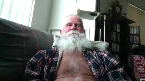 Snapshot of beardbushy chatting on 12/01/25, 04:56 beardbushy online show from 12/01/25, 04:56