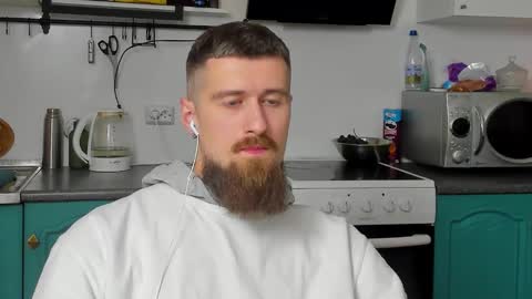 Snapshot of bearded_legend chatting on 10/10/25, 09:25 Zeus online show from 10/10/25, 09:25