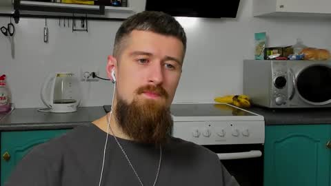 Snapshot of bearded_legend chatting on 10/17/25, 07:16 Zeus online show from 10/17/25, 07:16