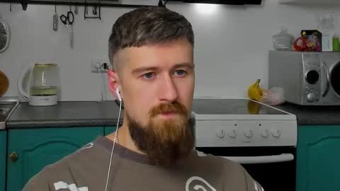 Snapshot of bearded_legend chatting on 11/21/25, 10:19 Zeus online show from 11/21/25, 10:19