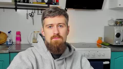 Snapshot of bearded_legend chatting on 11/30/25, 12:25 Zeus online show from 11/30/25, 12:25