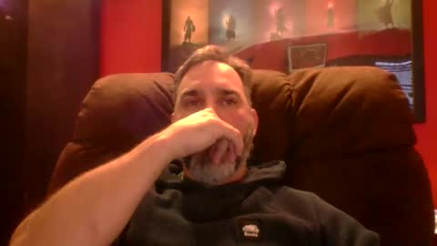 Snapshot of beardedambition chatting on 10/10/25, 06:29 beardedambition online show from 10/10/25, 06:29