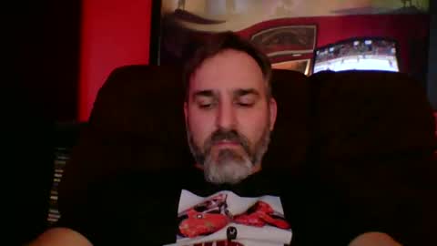 Snapshot of beardedambition chatting on 11/14/25, 01:48 beardedambition online show from 11/14/25, 01:48