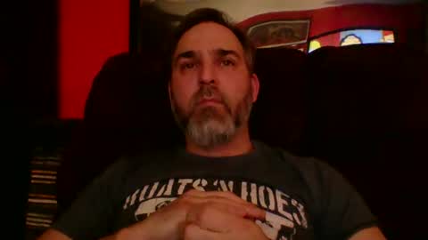 Snapshot of beardedambition chatting on 11/28/25, 04:59 beardedambition online show from 11/28/25, 04:59