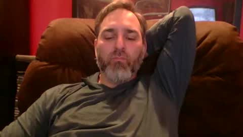 Snapshot of beardedambition chatting on 11/29/25, 02:36 beardedambition online show from 11/29/25, 02:36