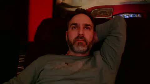 Snapshot of beardedambition chatting on 12/15/25, 03:00 beardedambition online show from 12/15/25, 03:00