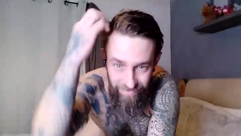 Snapshot of beardedtattedguy chatting on 11/04/25, 04:28 beardedtattedguy online show from 11/04/25, 04:28