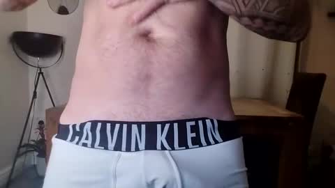 Snapshot of beardedtattedguy chatting on 11/25/25, 12:21 beardedtattedguy online show from 11/25/25, 12:21