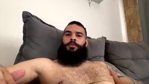 Snapshot of beardmax chatting on 04/15/26, 05:31 Min online show from 04/15/26, 05:31