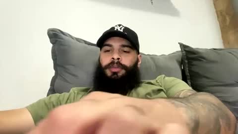 Snapshot of beardmax chatting on 04/18/26, 07:07 Min online show from 04/18/26, 07:07