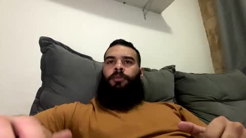 Snapshot of beardmax chatting on 04/21/26, 11:29 Min online show from 04/21/26, 11:29