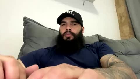 Snapshot of beardmax chatting on 04/23/26, 08:11 Min online show from 04/23/26, 08:11