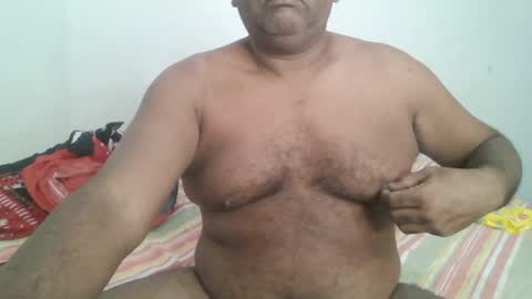 Snapshot of beargryzzly chatting on 12/01/24, 06:19 Grizzly online show from 12/01/24, 06:19