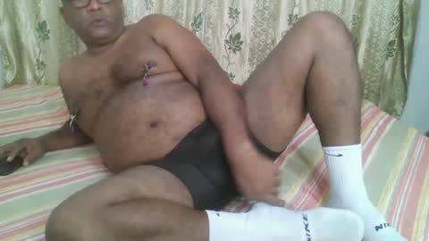 Snapshot of beargryzzly chatting on 12/19/24, 01:39 Grizzly online show from 12/19/24, 01:39