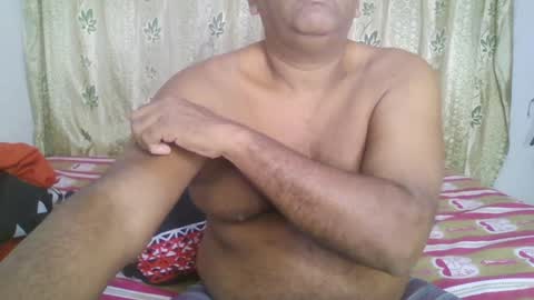 Snapshot of beargryzzly chatting on 01/05/25, 01:56 Grizzly online show from 01/05/25, 01:56