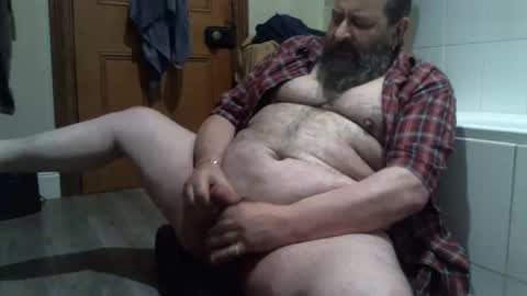 Snapshot of bearsteve75 chatting on 12/22/24, 02:49 bearsteve75 online show from 12/22/24, 02:49
