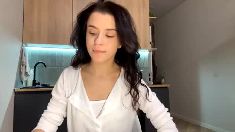 Snapshot of beatriceesmond chatting on 10/15/25, 08:03 Katie online show from 10/15/25, 08:03