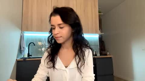 Snapshot of beatriceesmond chatting on 10/18/25, 08:15 Katie online show from 10/18/25, 08:15