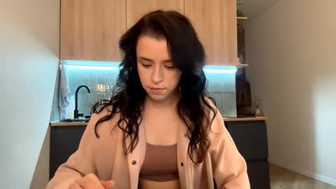 Snapshot of beatriceesmond chatting on 10/19/25, 07:09 Katie online show from 10/19/25, 07:09