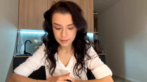 Snapshot of beatriceesmond chatting on 10/21/25, 07:20 Katie online show from 10/21/25, 07:20