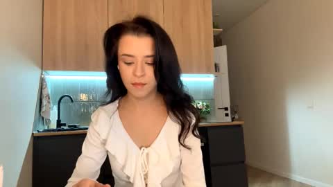 Snapshot of beatriceesmond chatting on 10/25/25, 07:05 Katie online show from 10/25/25, 07:05