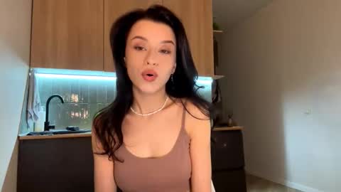 Snapshot of beatriceesmond chatting on 11/01/25, 02:19 Katie online show from 11/01/25, 02:19