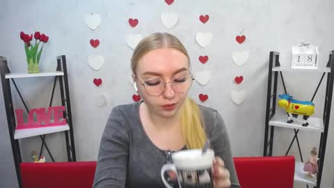 Snapshot of beatriceflyy chatting on 12/18/24, 09:14 BeatriceFlyy online show from 12/18/24, 09:14