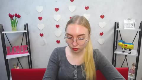 Snapshot of beatriceflyy chatting on 12/18/24, 12:18 BeatriceFlyy online show from 12/18/24, 12:18